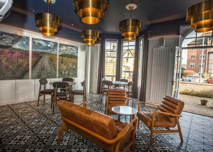 Top Seafront Hotels with Entertainment in Llandudno