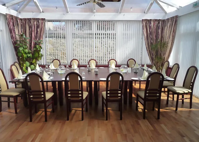 Top Hotels in Elgin Offering Comfort & Charm