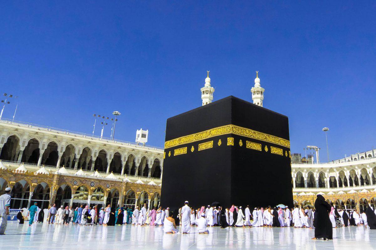At the centre of the al-Haram Mosque is the Kaaba, the "holy house" towards which Muslims around the world pray, Saudi Arabia - © Sufi / Shutterstock