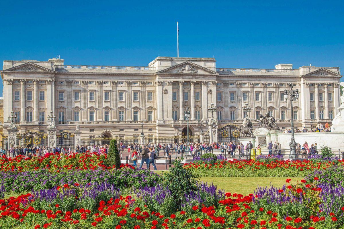 Buckingham Palace in London is the seat of the British Crown and residence of the Queen of England, United Kingdom - © bernd234 / Fotolia